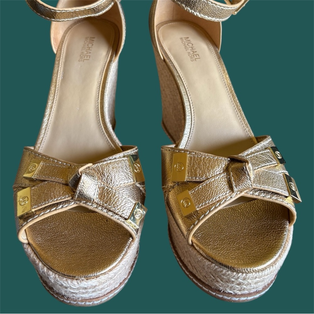 Michael Kors Lucinda/Leighton Style
Metallic Gold Espadrille Wedge
Sandal 8 NWOB - Picture 6 of 15